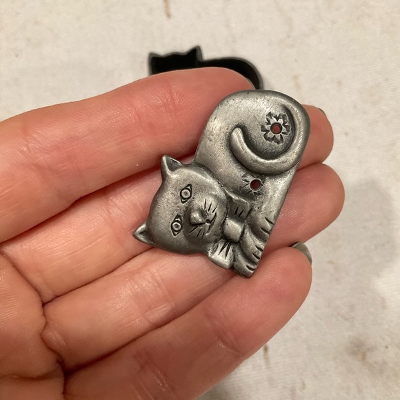 VINTAGE TORINO PEWTER CAT TRINKET BOX W/BROOCH NECKLACE AND EARRINGS - Picture 4 of 9